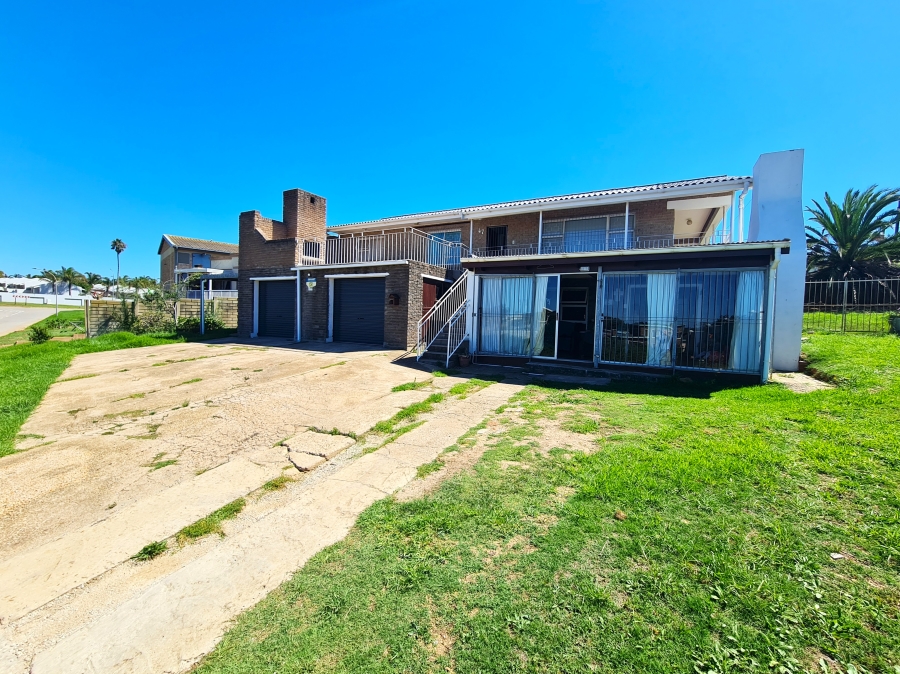 5 Bedroom Property for Sale in C Place Eastern Cape